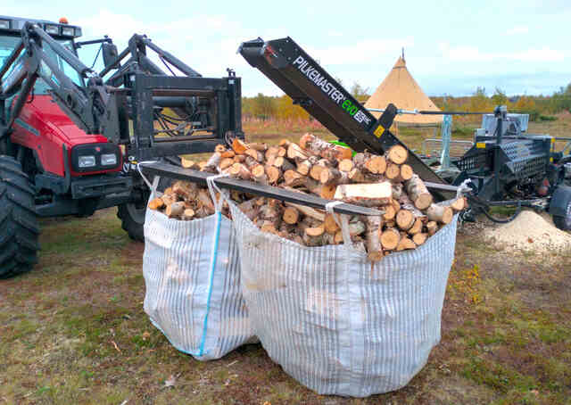 Vedproduksjonen er helt mobil.